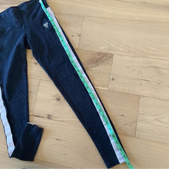 TNA Leggings in Dark Grey with White Accent - Picture 9 of 9